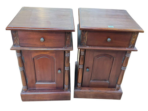 Pair single drawer bedside cabinets, 65.5cm by 40cm by 39.5cm.