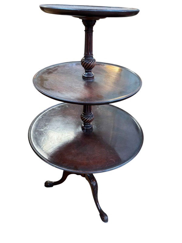Georgian style mahogany circular graduated three-tier dumb waiter on tripod base, 110cm.