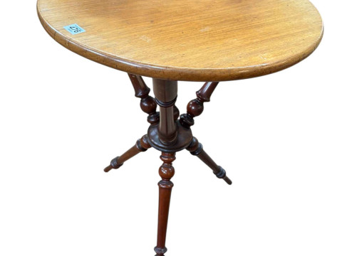 Mahogany gypsy table on turned legs, 73cm by 54cm diameter.