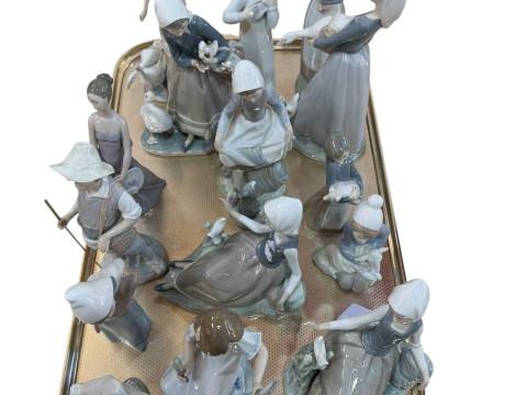 Collection of fifteen Lladro figures.