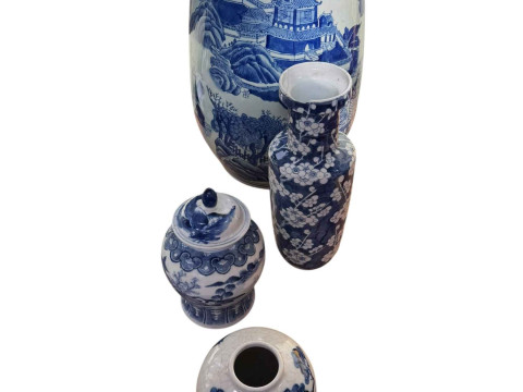Collection of Oriental blue and white pottery including crackle bowl,...
