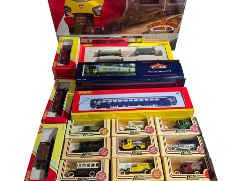 Bachmann Virgin Voyager set and Northern Rail, Hornby and Lledo models,...