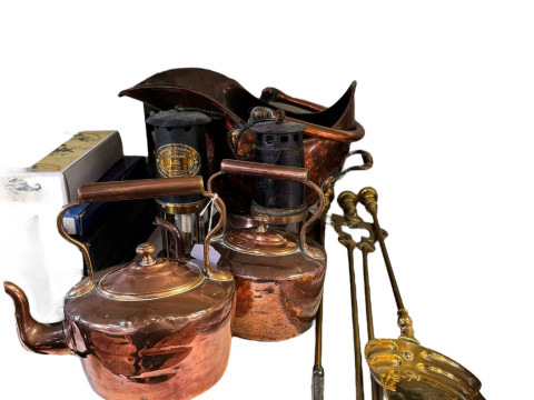 Polished copper handled coal scuttle and two kettles, two miners lamps...