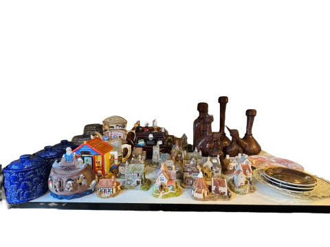 Collection of Lilliput Lane cottages, novelty teapots, Ringtons, etc.