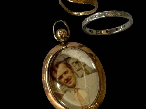 Platinum eternity ring, 9 carat gold signet ring and 9 carat gold photo...