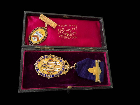 9 carat gold Oddfellows Manchester medal, and Darlington Mayoress medal...