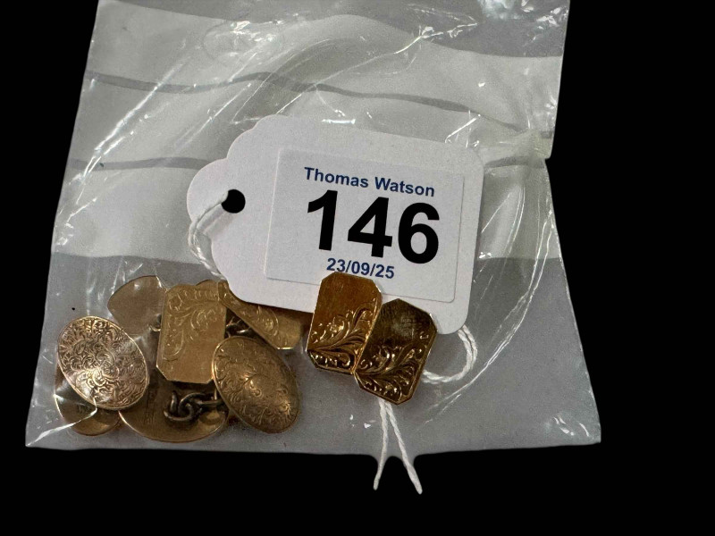 Pair 9 carat gold cufflinks with engraved decoration, pair oval cufflinks and single.