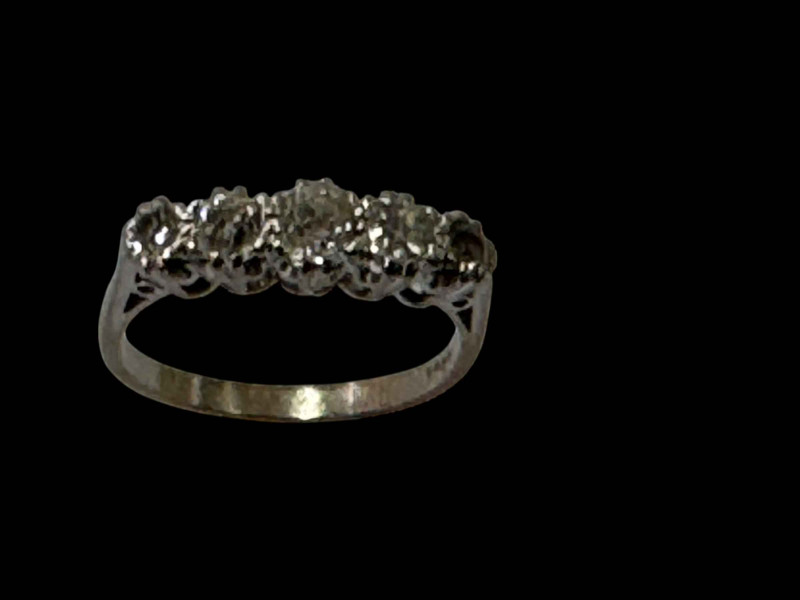Diamond five stone 18 carat gold ring, size N/O.
