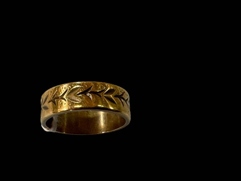 Gold wedding band, mark indistinct 10k?
