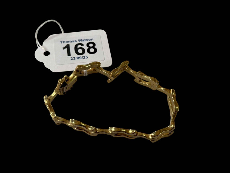 9 carat gold wavy link bracelet.