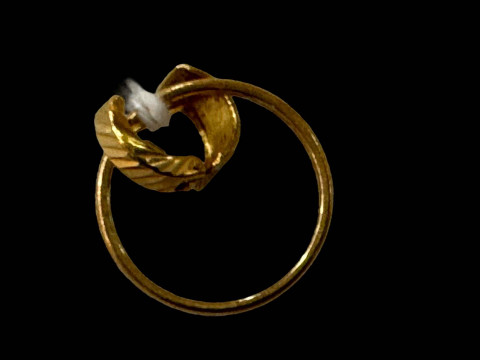 22 carat gold band ring and 21k single earring (2).