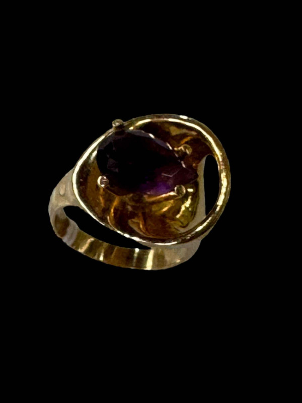 14k gold 'orchid flower' design ring with amethyst, size Q.
