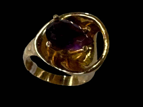 14k gold 'orchid flower' design ring with amethyst, size Q.