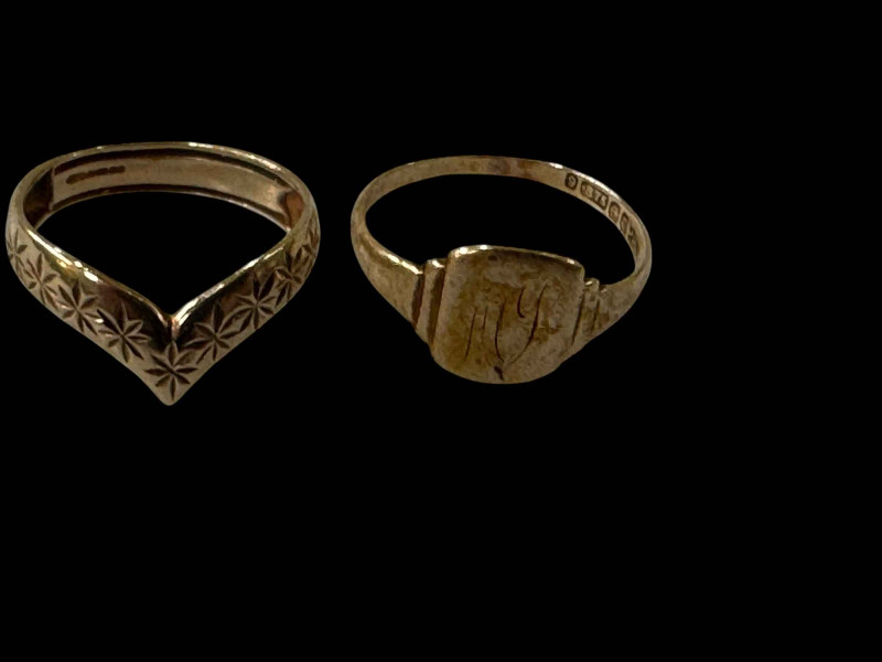 9 carat gold wishbone and band rings (2).