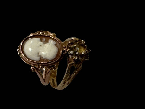 9 carat gold cameo ring and 9 carat gold part gem set ring (2).