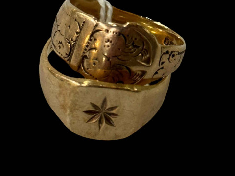 Two 9 carat gold rings.