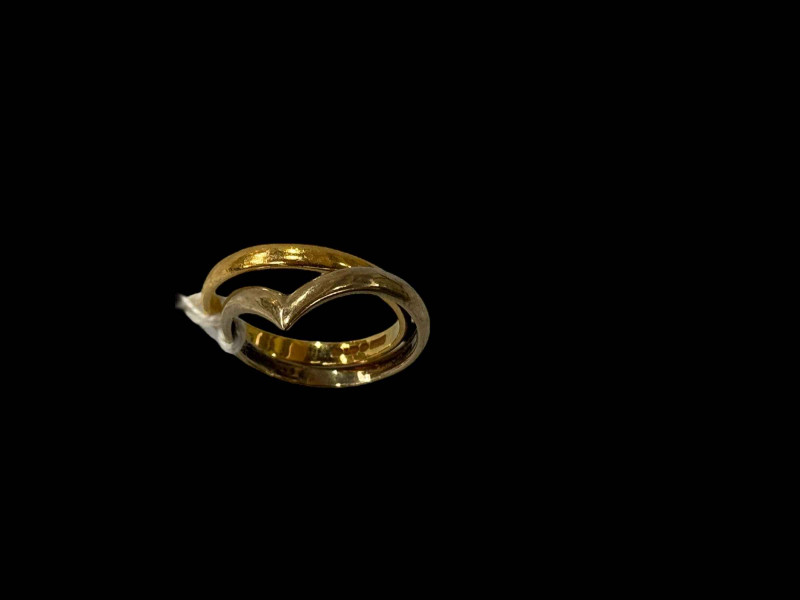 22 carat gold wedding band and 9 carat gold wishbone ring (2).
