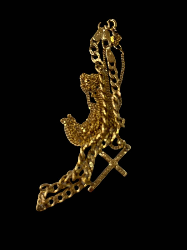 9 carat gold bracelet and 9 carat gold cross with chain (2).