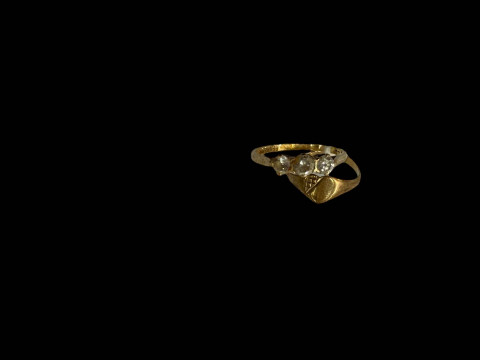 9 carat three stone ring and tiny 9 carat gold ring (2).