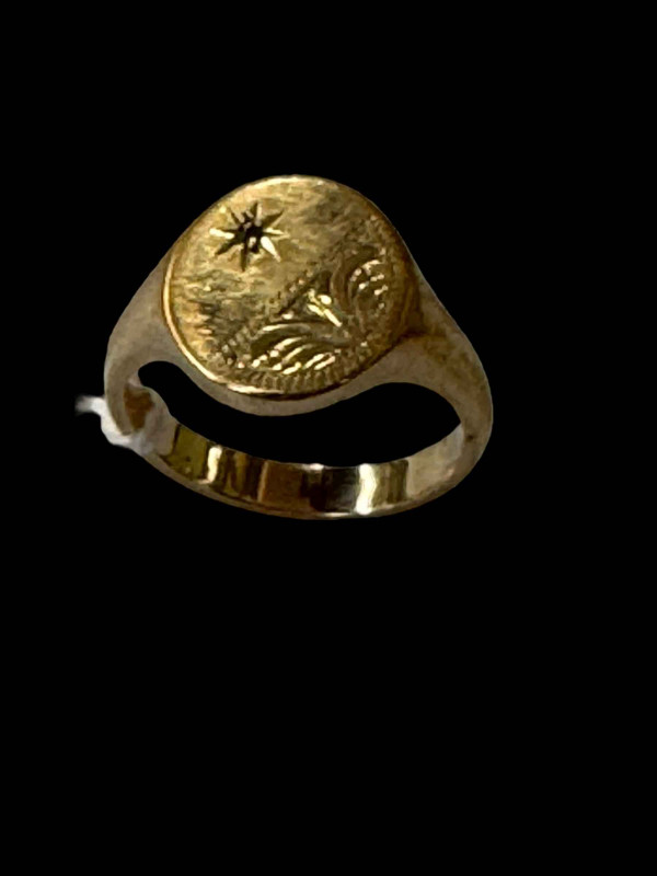 Gents 9 carat gold signet ring with tiny stone.