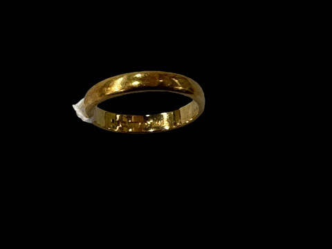 18 carat gold wedding band.