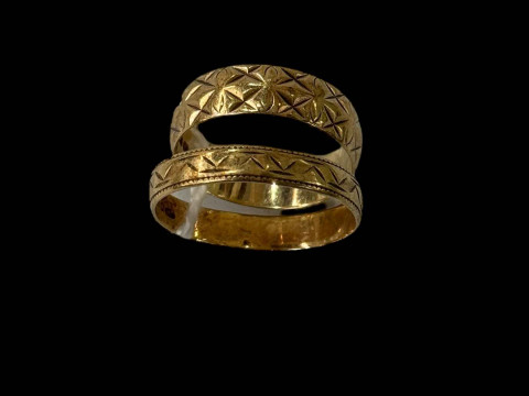 Two 9 carat gold band rings.