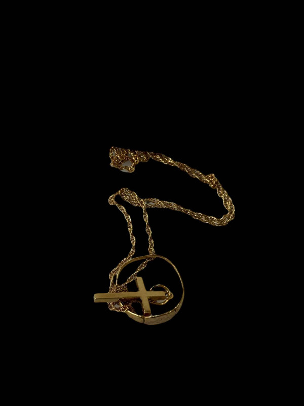 9 carat gold cross with chain and 9 carat gold ring (2).