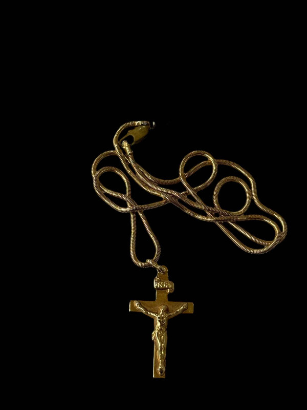 9 carat gold crucifix with chain (clasp not gold).