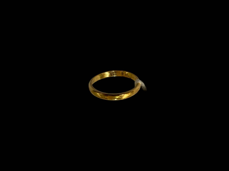 22 carat gold band ring.