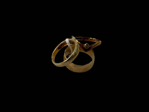 Two 9 carat gold rings and one unmarked ring (3).