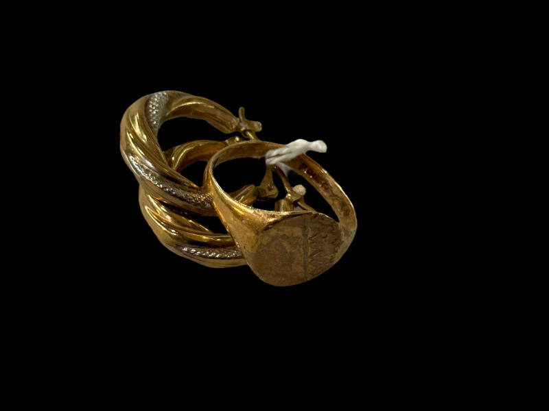 9 carat gold ring and 9 carat gold earrings (2).