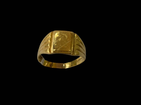 18 carat gold signet ring.
