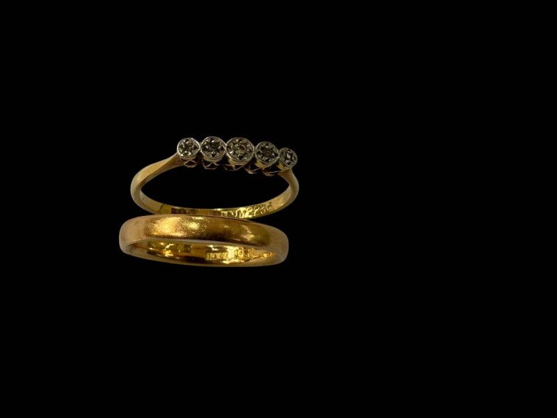 18 carat gold wedding band and 18 carat gold five stone diamond ring (2).