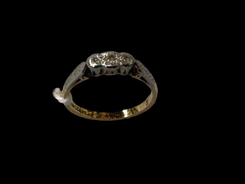 18 carat gold and platinum three stone diamond ring, size K/L.