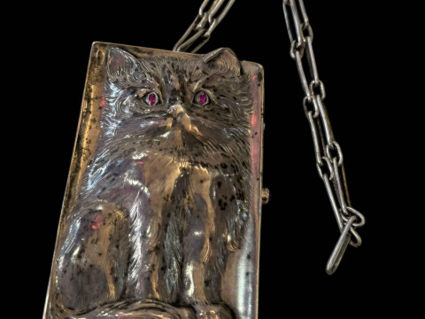 Louis Kuppenheim silver vanity case, the front and back with repousse...
