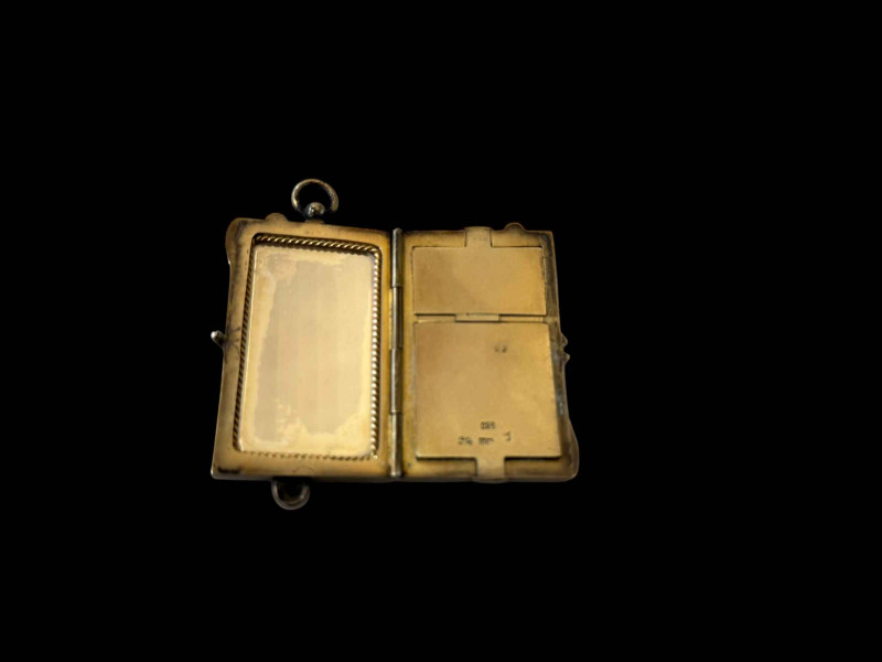 Louis Kuppenheim silver vanity case pendant, the front and back with repousse cat with ruby eyes, well fitted interior, 6.25cm by 3cm including loop.