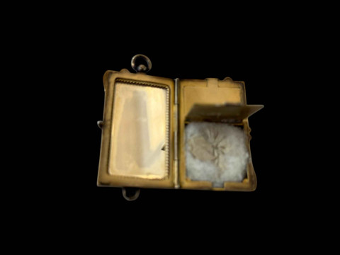 Louis Kuppenheim silver vanity case pendant, the front and back with repousse cat with ruby eyes, well fitted interior, 6.25cm by 3cm including loop. thumbnail