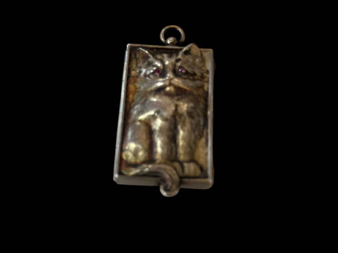 Louis Kuppenheim silver vanity case pendant, the front and back with repousse...