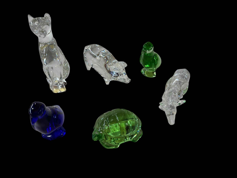 Six Baccarat animals including green turtle, green and blue parrot, cat, etc.