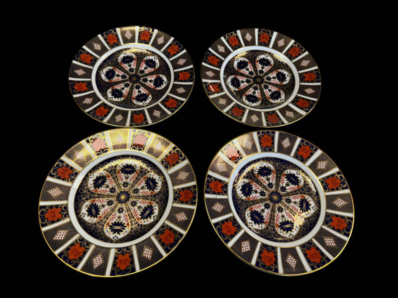 Four Royal Crown Derby Imari 10œ inch plates.