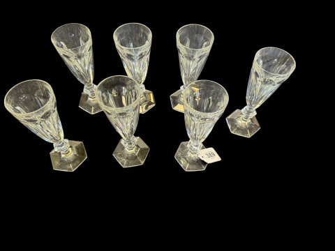 Seven Baracat Harcourt champagne flutes.