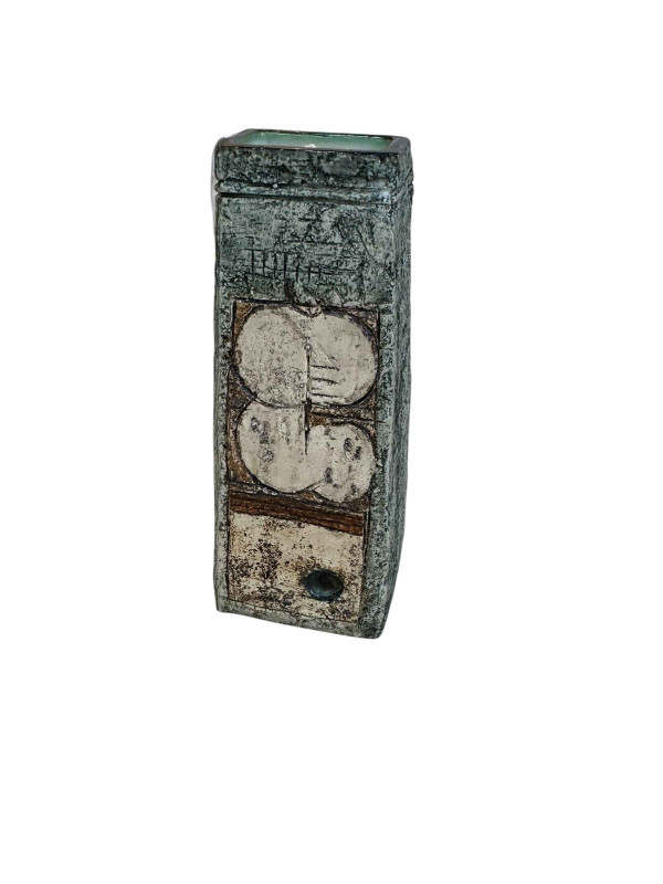 Troika Coffin vase by Julian Greenwood-Penny, 17.5cm.