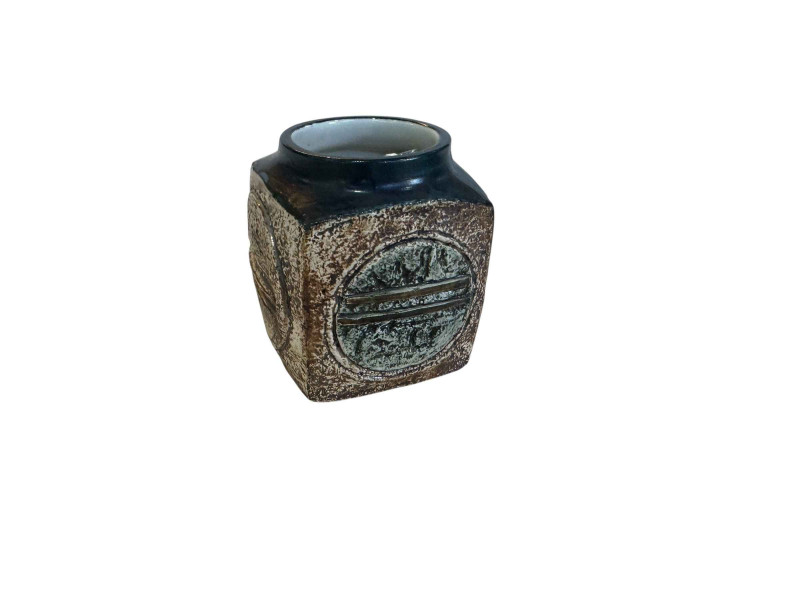 Troika Marmalade jar by Sue Lowe, 9cm.