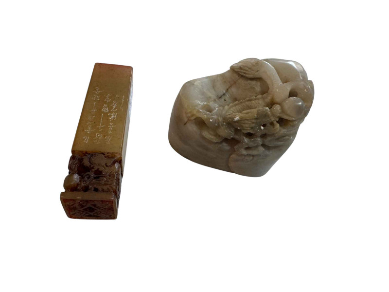 Chinese double seal inscribed to side, 8cm, and carved dragon piece (2).