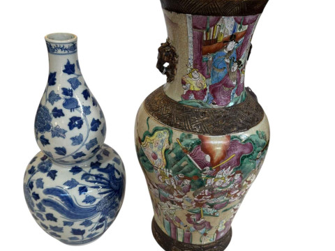 Chinese blue and white double gourd vase with exotic birds, two circle...