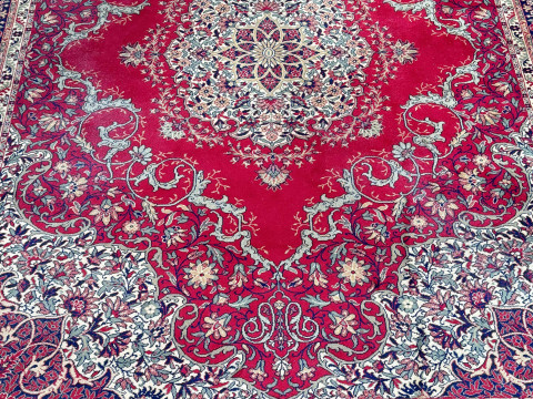 Traditional Wilton carpet with central medallion, 3.63 by 2.76. thumbnail