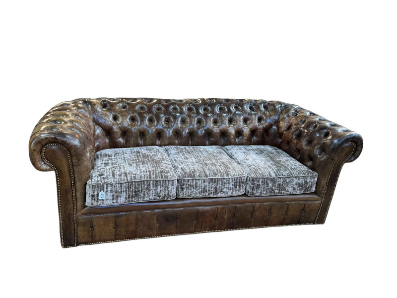 Brown buttoned leather and brass studded three seater Chesterfield settee, 79cm by 207cm by 90cm.