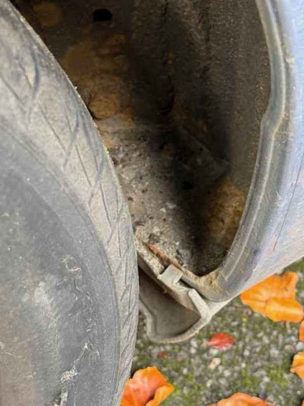 Motor Vehicle: Toyota Yaris TR VVT01, five door hatchback, colour blue, petrol car, registration number: NU63 VFP, mileage approximately 35,200, MOT expired 10th September 2025, vehicle is SORN. Car has many condition issues, please view before purchase, and car is offsite so Viewing is by Appointment only. Buyers Premium is 15% (plus VAT)