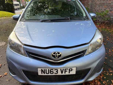 Motor Vehicle: Toyota Yaris TR VVT01, five door hatchback, colour blue,...