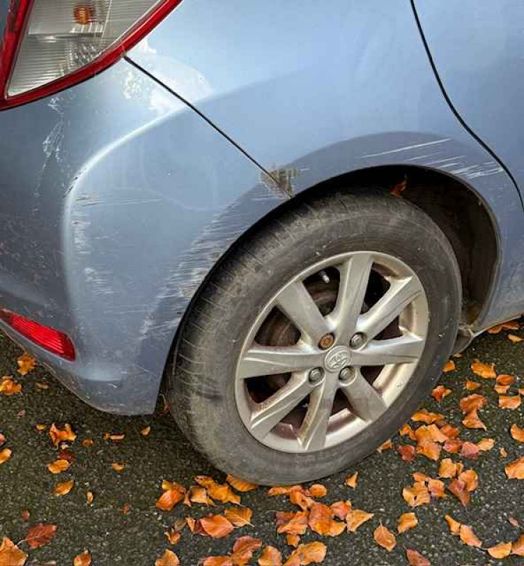 Motor Vehicle: Toyota Yaris TR VVT01, five door hatchback, colour blue, petrol car, registration number: NU63 VFP, mileage approximately 35,200, MOT expired 10th September 2025, vehicle is SORN. Car has many condition issues, please view before purchase, and car is offsite so Viewing is by Appointment only. Buyers Premium is 15% (plus VAT)